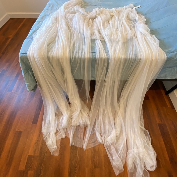 Mombas overhead canopy net - Picture 3 of 4